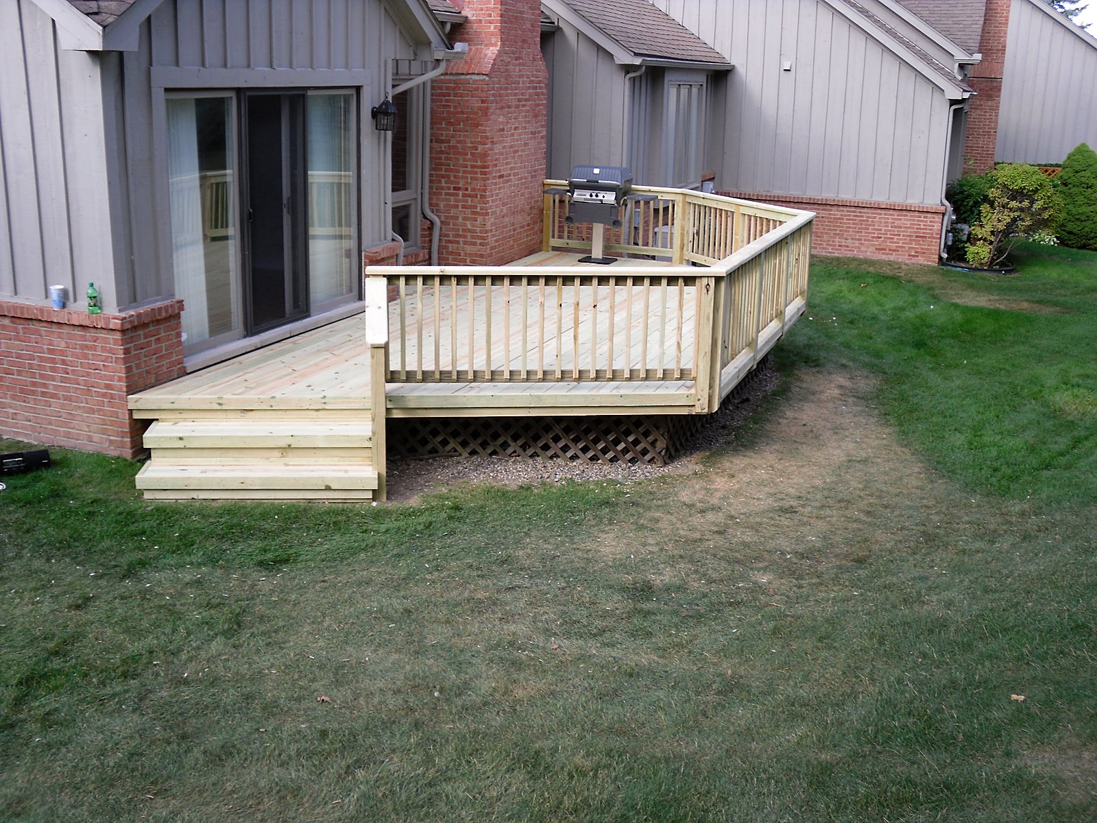 Freshly rebuilt deck with steps in Farmington, MI
