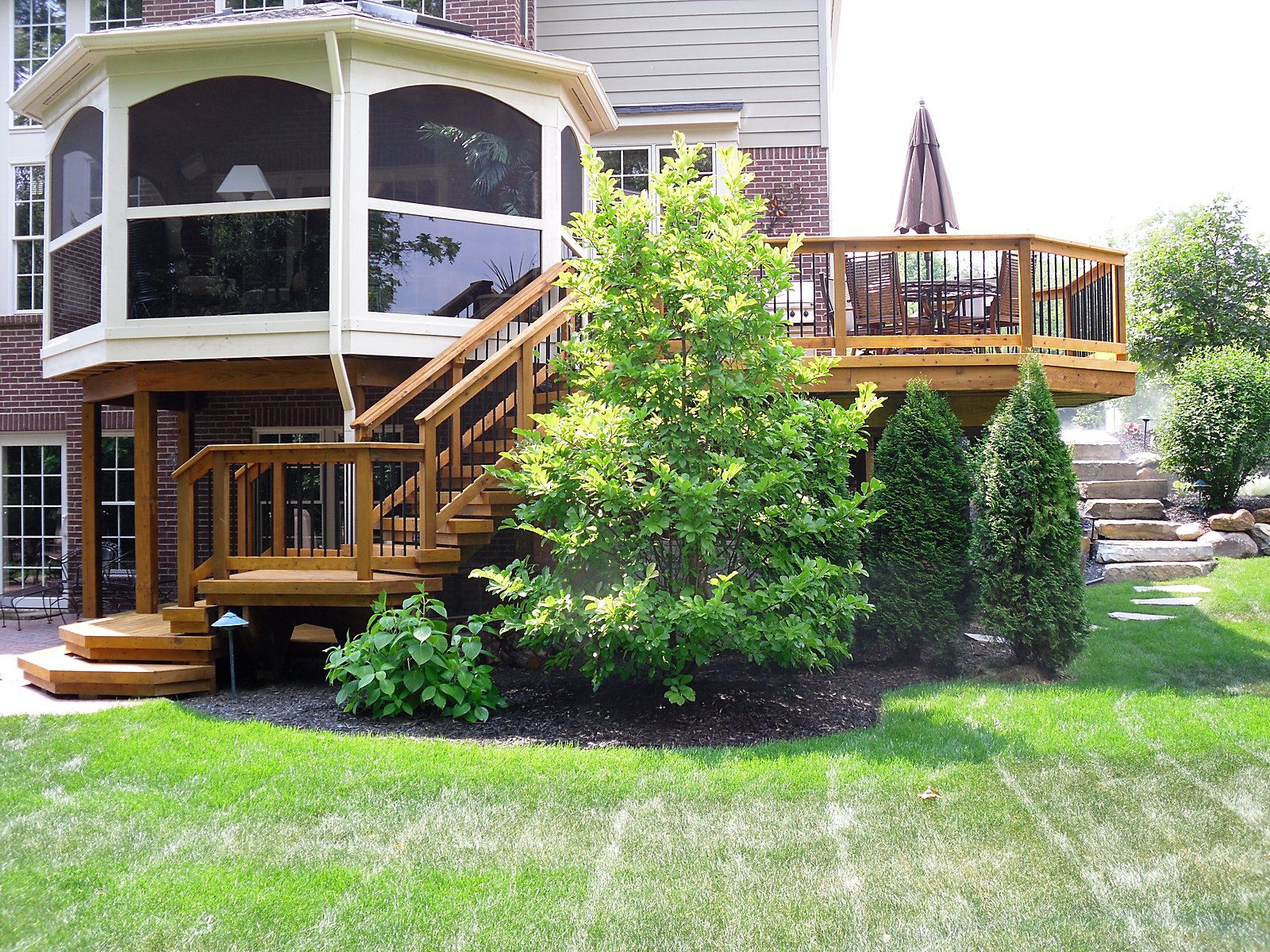 Deck with staircase and landscaping in Novi, MI