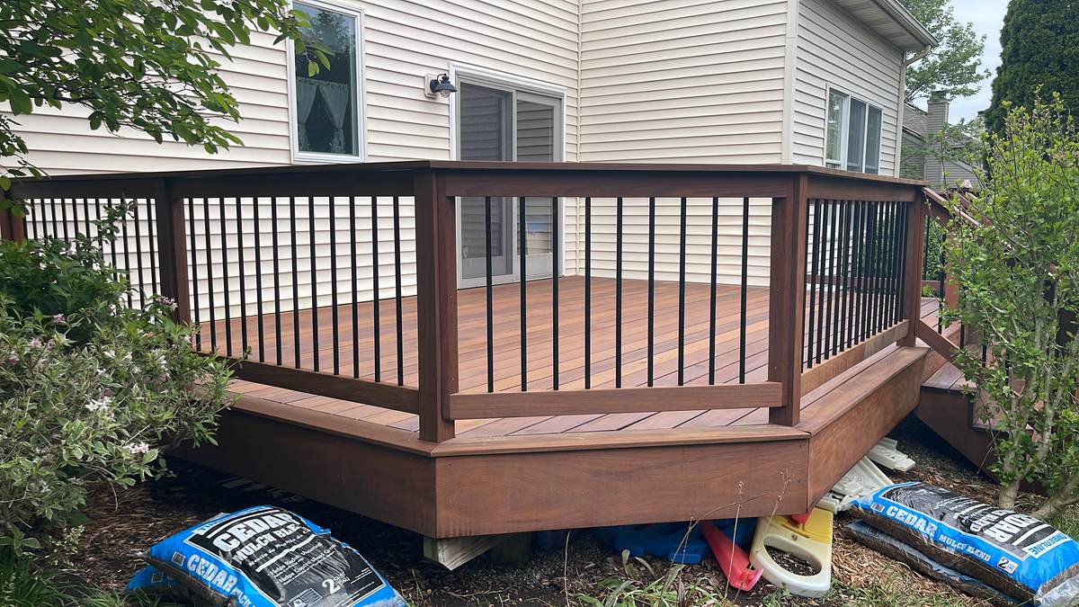 Newly built octagon-shaped deck with spindle railing in Plymouth Township, MI